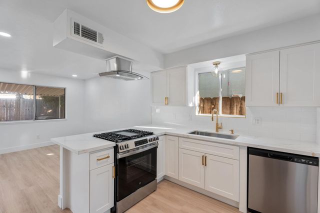 1928 S Linwood Street, Visalia, CA 93277