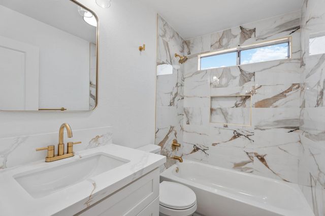 1928 S Linwood Street, Visalia, CA 93277