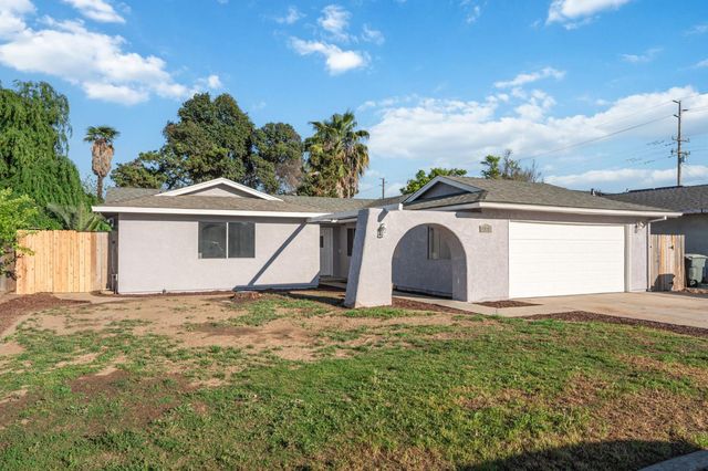 1928 S Linwood Street, Visalia, CA 93277