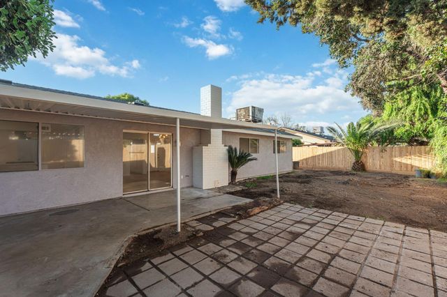 1928 S Linwood Street, Visalia, CA 93277