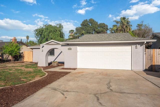 1928 S Linwood Street, Visalia, CA 93277
