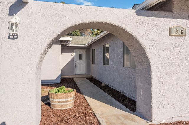 1928 S Linwood Street, Visalia, CA 93277