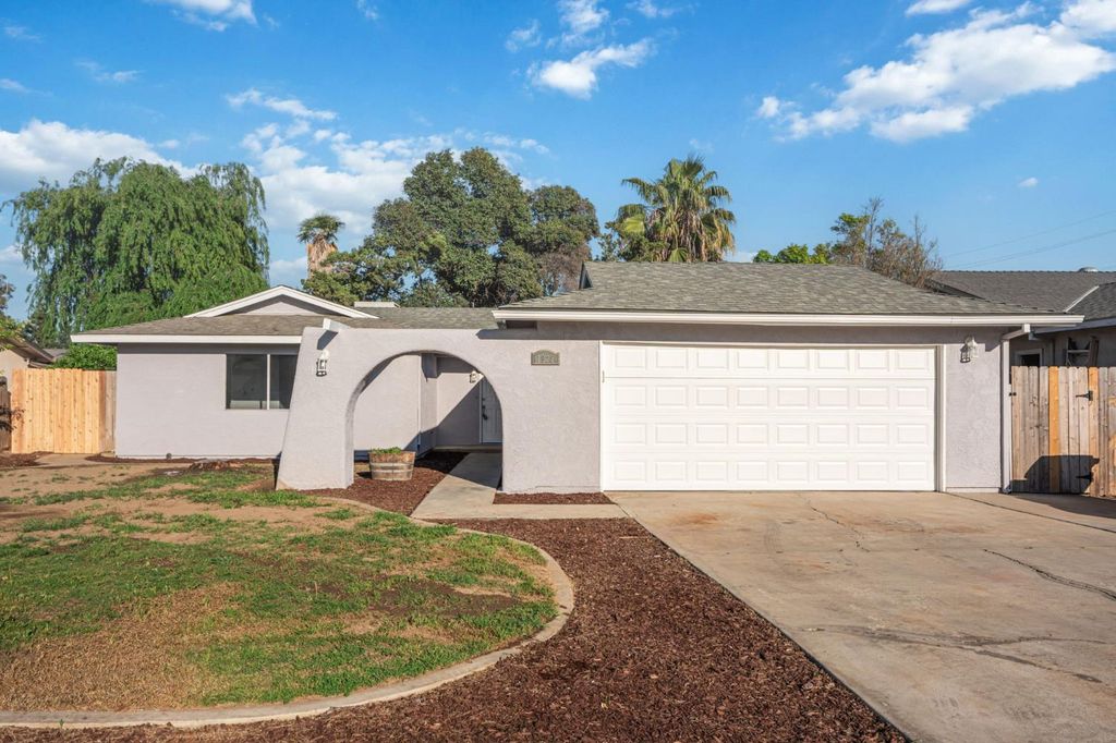 1928 S Linwood Street, Visalia, CA 93277