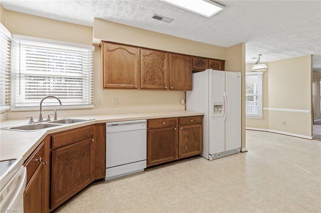 804 Lancaster LN, Newport News, VA 23602