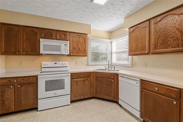 804 Lancaster LN, Newport News, VA 23602