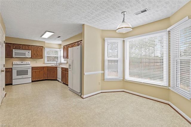 804 Lancaster LN, Newport News, VA 23602