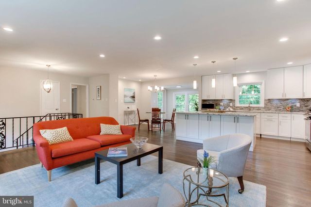 9112 SANTAYANA DR, Fairfax, VA 22031