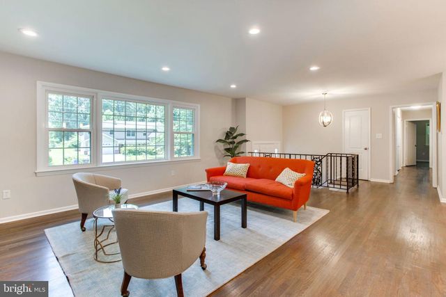 9112 SANTAYANA DR, Fairfax, VA 22031