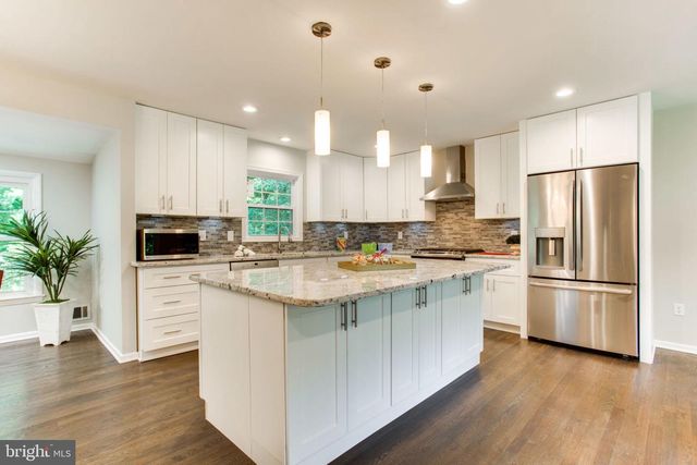 9112 SANTAYANA DR, Fairfax, VA 22031