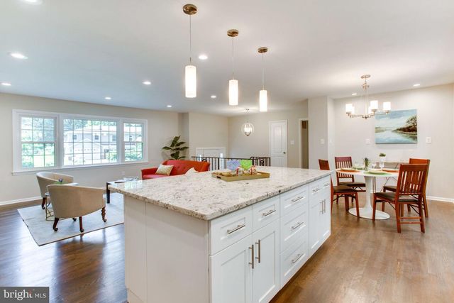 9112 SANTAYANA DR, Fairfax, VA 22031