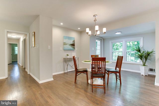 9112 SANTAYANA DR, Fairfax, VA 22031