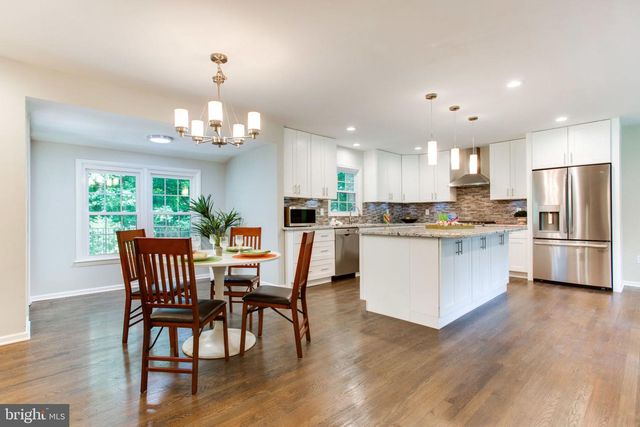 9112 SANTAYANA DR, Fairfax, VA 22031