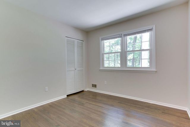 9112 SANTAYANA DR, Fairfax, VA 22031