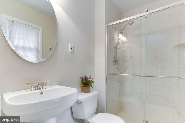 9112 SANTAYANA DR, Fairfax, VA 22031