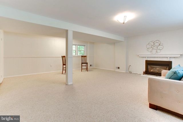 9112 SANTAYANA DR, Fairfax, VA 22031