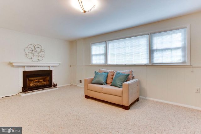 9112 SANTAYANA DR, Fairfax, VA 22031