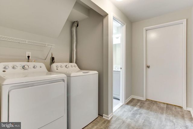 9112 SANTAYANA DR, Fairfax, VA 22031