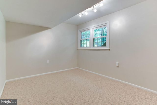 9112 SANTAYANA DR, Fairfax, VA 22031