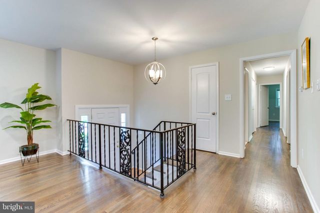 9112 SANTAYANA DR, Fairfax, VA 22031