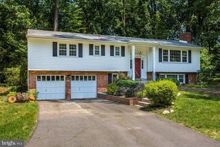 9112 SANTAYANA DR, Fairfax, VA 22031
