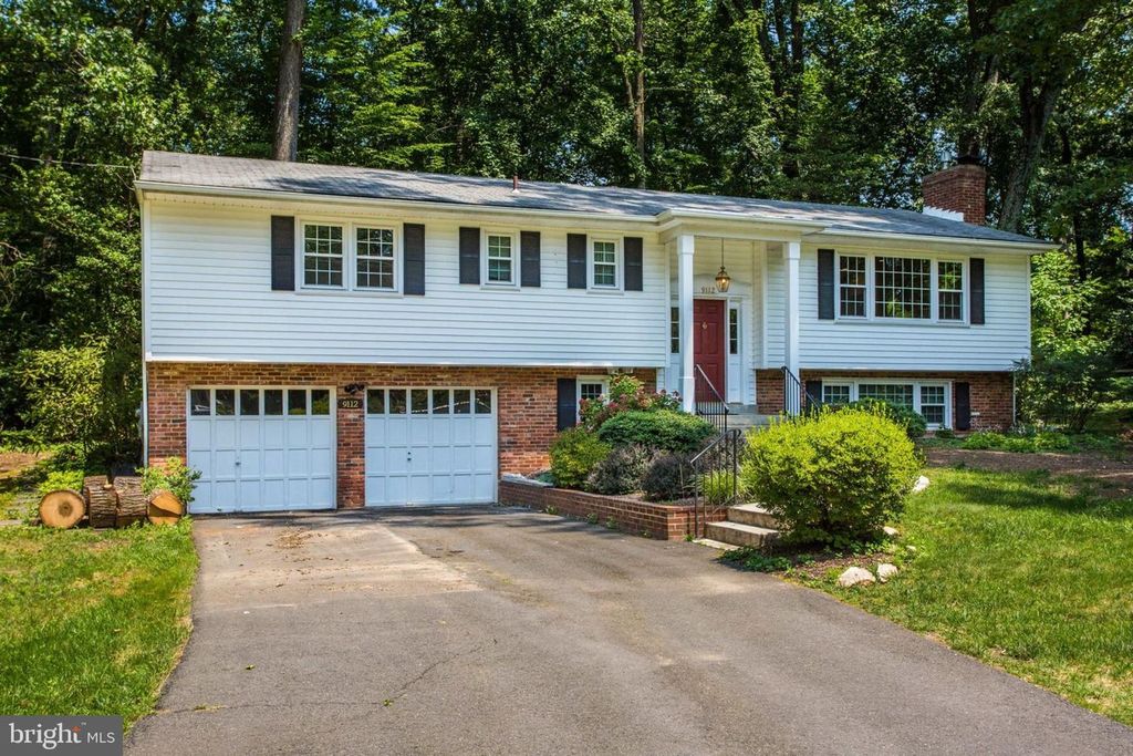 9112 SANTAYANA DR, Fairfax, VA 22031