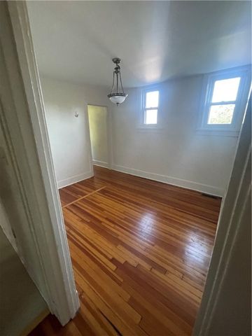 5427 FORBES, Squirrel Hill, PA 15217