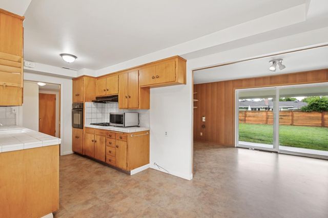 5405 Dorset Way, Sacramento, CA 95822