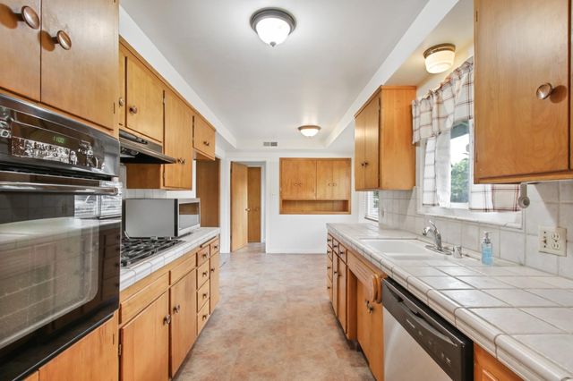 5405 Dorset Way, Sacramento, CA 95822