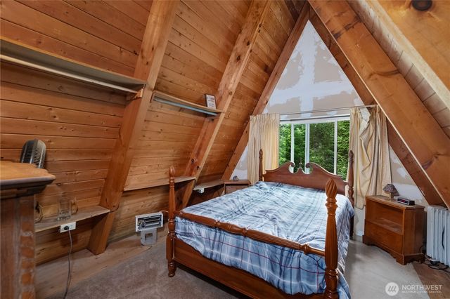 580 E Emerald Lake Drive E, Grapeview, WA 98546