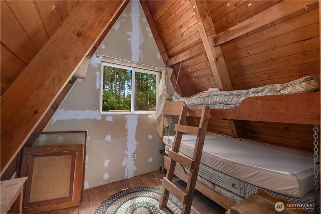 580 E Emerald Lake Drive E, Grapeview, WA 98546