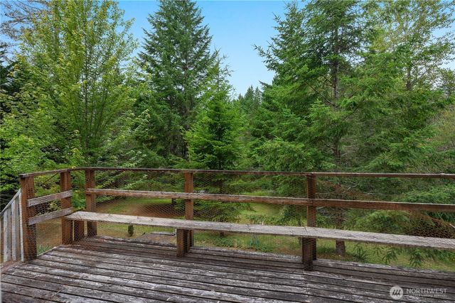 580 E Emerald Lake Drive E, Grapeview, WA 98546