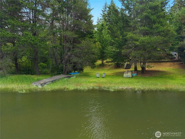 580 E Emerald Lake Drive E, Grapeview, WA 98546