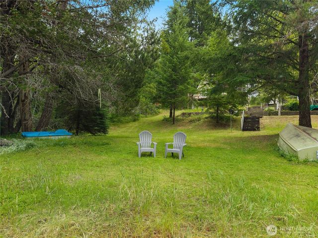 580 E Emerald Lake Drive E, Grapeview, WA 98546