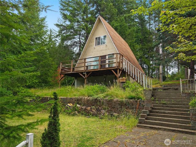 580 E Emerald Lake Drive E, Grapeview, WA 98546