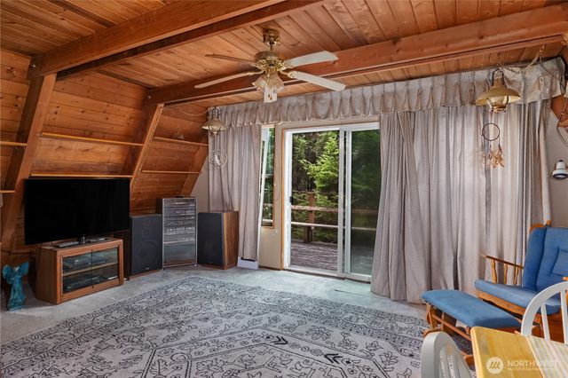 580 E Emerald Lake Drive E, Grapeview, WA 98546