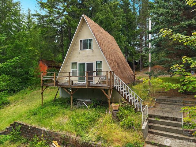 580 E Emerald Lake Drive E, Grapeview, WA 98546