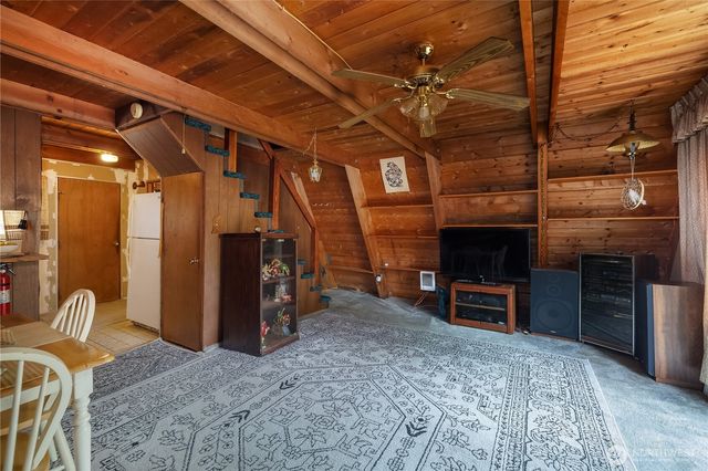 580 E Emerald Lake Drive E, Grapeview, WA 98546
