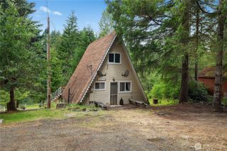 580 E Emerald Lake Drive E, Grapeview, WA 98546