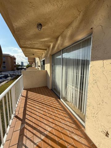 3522 NE 171 ST 201, North Miami Beach, FL 33160