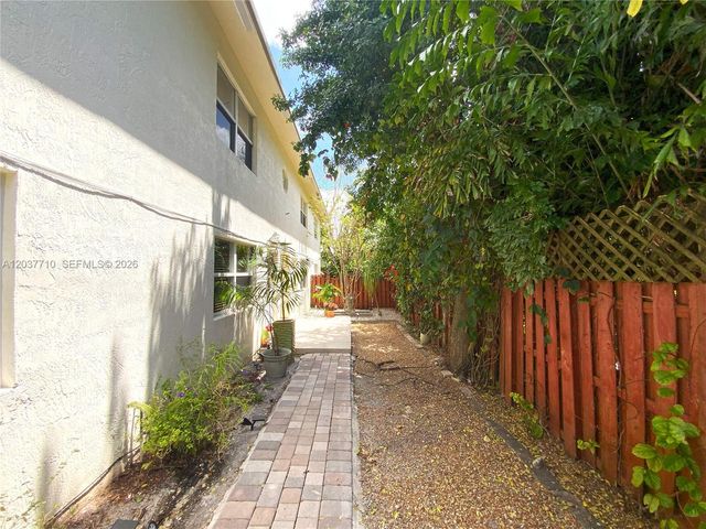 530 NE 15th Court 7, Fort Lauderdale, FL 33304