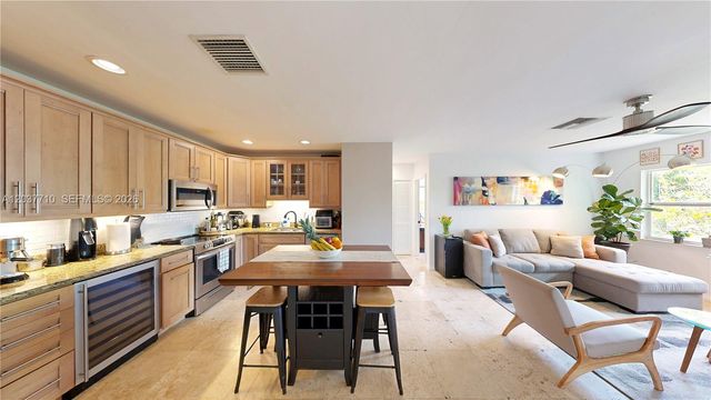 530 NE 15th Court 7, Fort Lauderdale, FL 33304