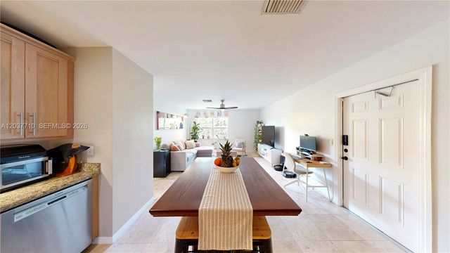 530 NE 15th Court 7, Fort Lauderdale, FL 33304