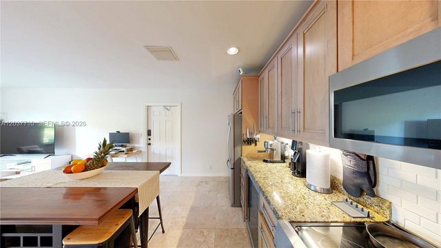 530 NE 15th Court 7, Fort Lauderdale, FL 33304