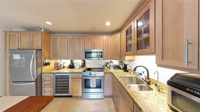 530 NE 15th Court 7, Fort Lauderdale, FL 33304