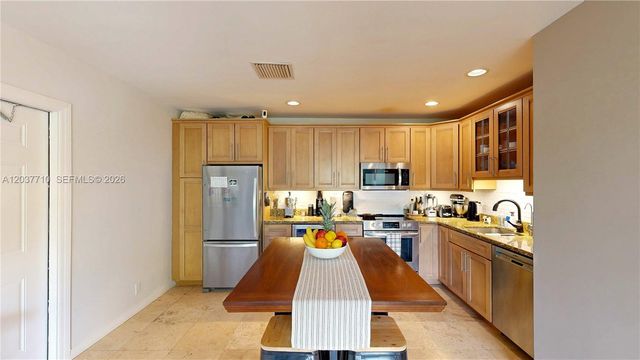 530 NE 15th Court 7, Fort Lauderdale, FL 33304
