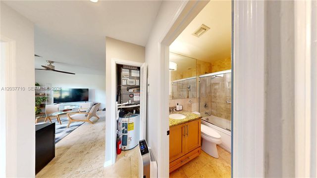 530 NE 15th Court 7, Fort Lauderdale, FL 33304