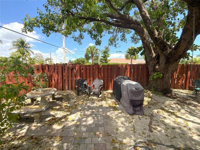 530 NE 15th Court 7, Fort Lauderdale, FL 33304