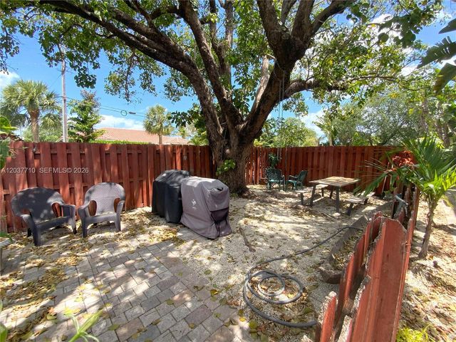 530 NE 15th Court 7, Fort Lauderdale, FL 33304