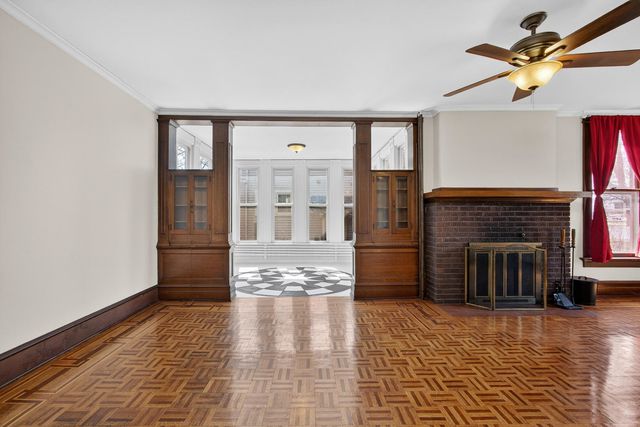 1919 Farnam Street, Davenport, IA 52803