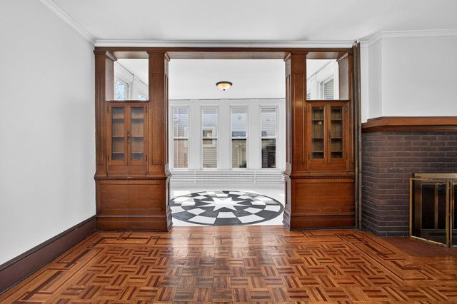 1919 Farnam Street, Davenport, IA 52803